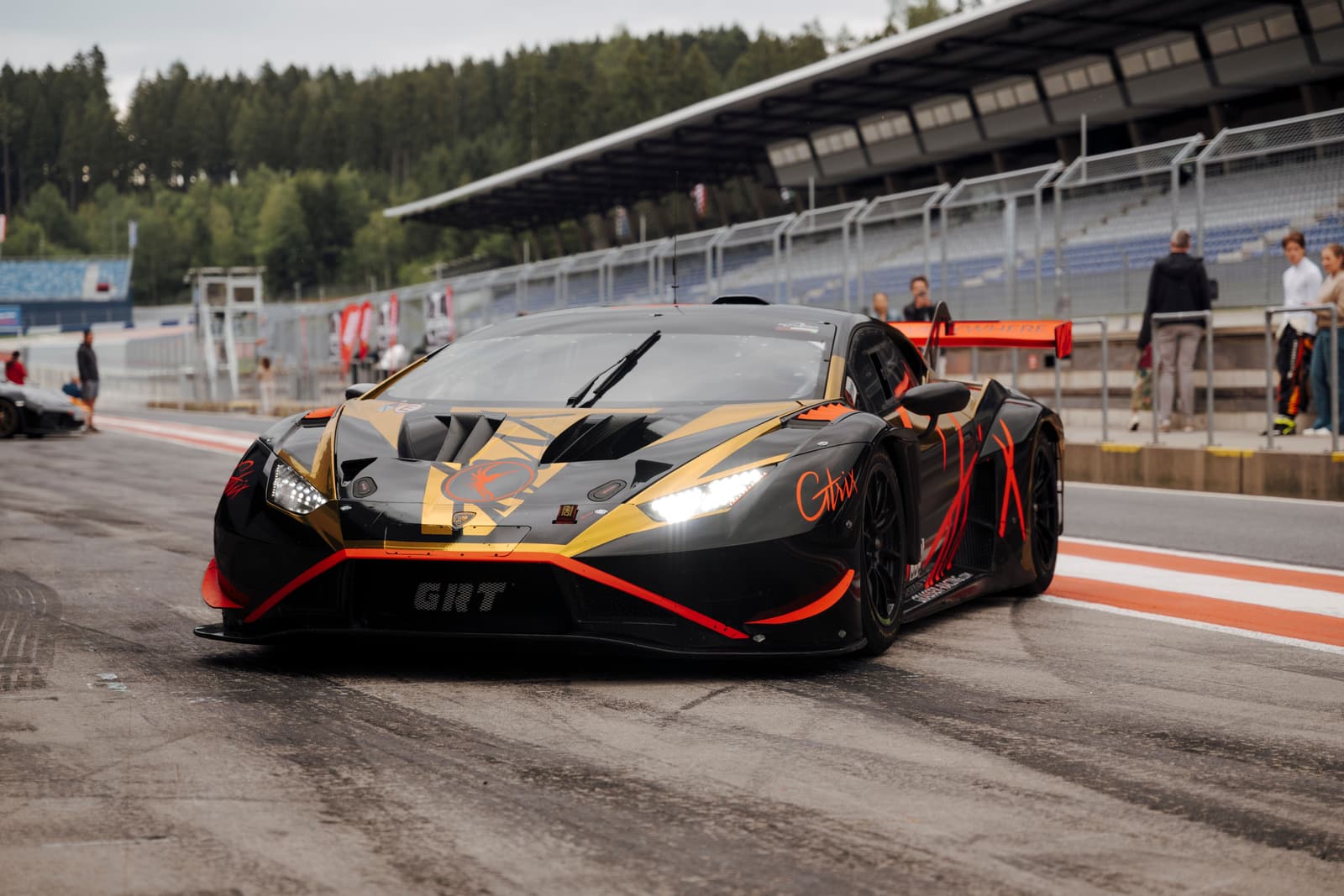 Lamborghini Huracán in der Boxengasse, Red Bull Ring 2026